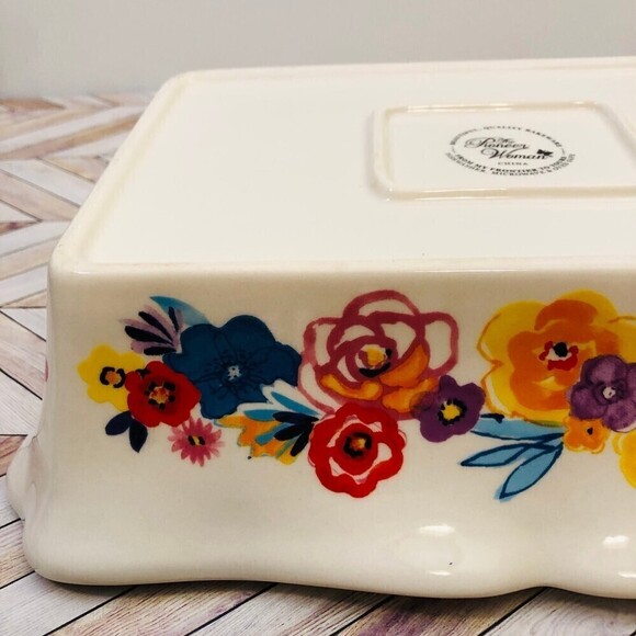 Pioneer Woman Flea Market Decorated 2.3-Quart Ruffle Top Stoneware Bakeware - Picture 5 of 7